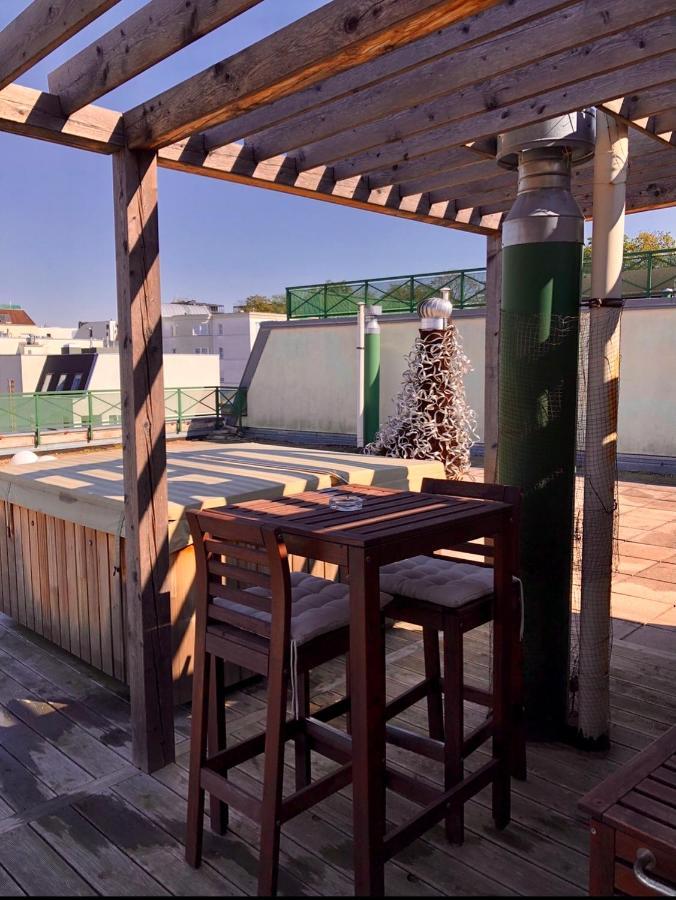 Romantic Studio With Jacuzzi Прага Екстериор снимка