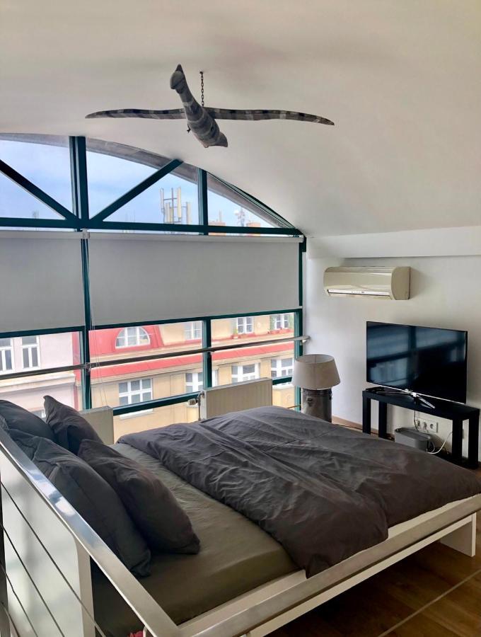 Romantic Studio With Jacuzzi Прага Екстериор снимка