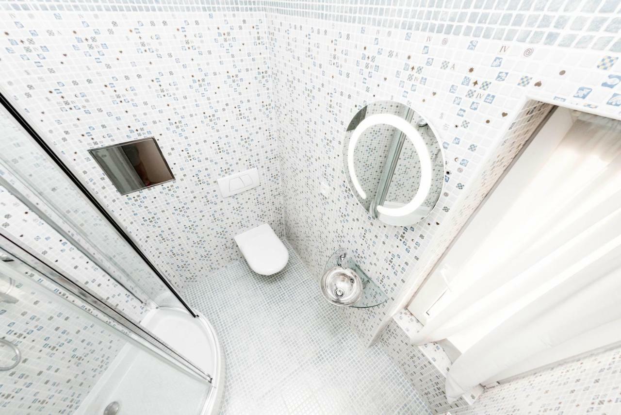 Romantic Studio With Jacuzzi Прага Екстериор снимка